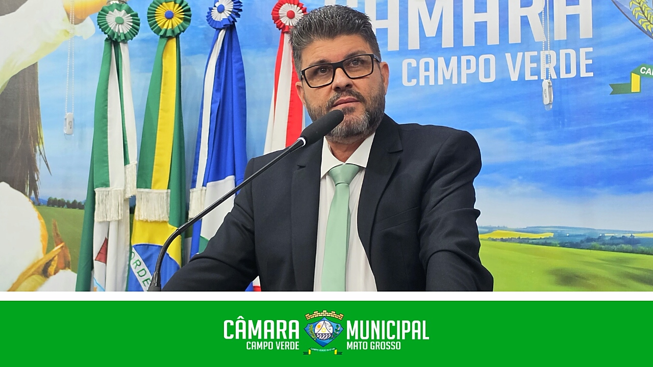 O vereador Zezinho da Farmácia indica melhorias nos banheiros femininos do CAED.